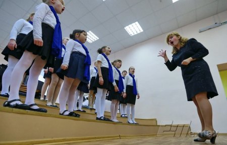 Минобрнауки поддерживает идею исполнения российского гимна в школах