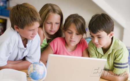 РАЭК и Роскомнадзор разработают правила поведения в интернете для детей и родителей к маю 2015 г.