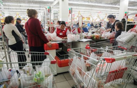 Правительство установило величину прожиточного минимума по России в 9662 рубля