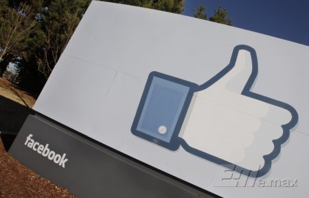 Роскомнадзор опроверг отказ Facebook размещать данные в РФ
