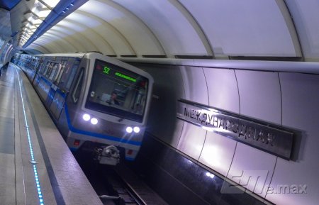 В московском метро запустили именной поезд, посвященный 120-летию поэта Сергея Есенина